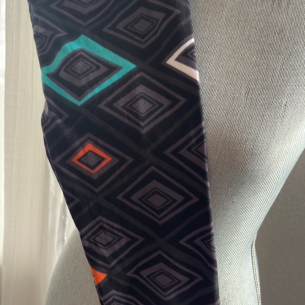 OS Lularoe leggings - Picture 2 of 2
